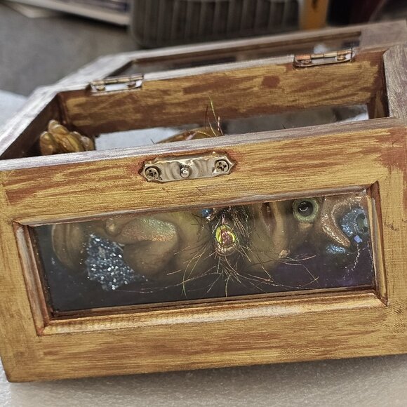 Prince Frog Shadowbox Resin Unique Gift Gold 3D Artisan Made Signed Mardi Gras - Picture 16 of 16